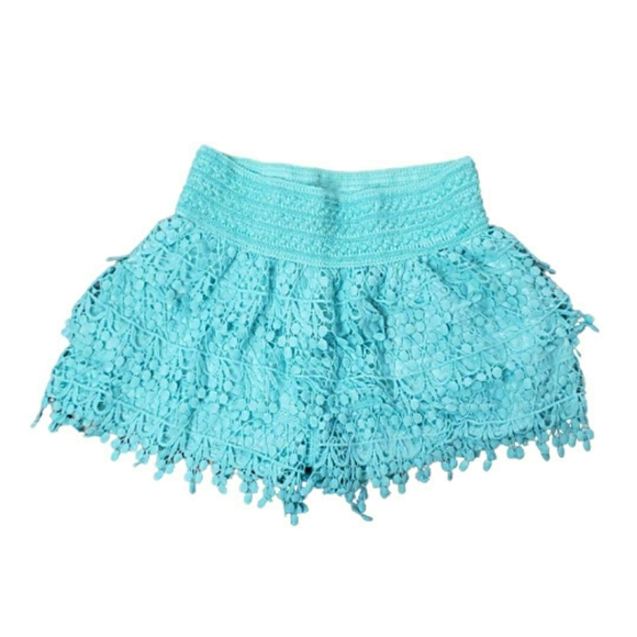 [Small | Medium] Mini Crochet Shorts - Picture 2 of 3